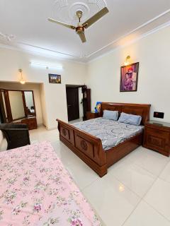 Rehmat Villa Luxury 4 Bedrooms 4 Bathrooms with Pool and Jacuzzi - 3