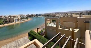 Lagoon-Front 3-Bedroom Townhouse in Tawila, El Gouna by Beithady - 6