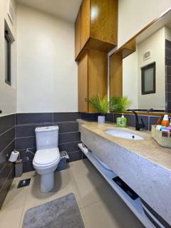 Lagoon-Front 3-Bedroom Townhouse in Tawila, El Gouna by Beithady - 4