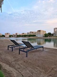 Lagoon-Front 3-Bedroom Townhouse in Tawila, El Gouna by Beithady - 3