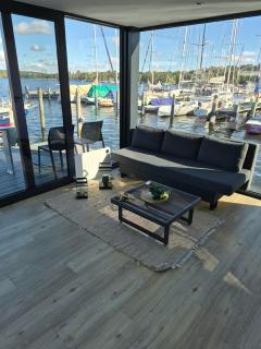Luxus Hausboot - Exklusives Wohnen auf dem Wasser - 3