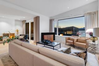Villa Norheim - New 2023 luxury home with sea & mountain views - 9