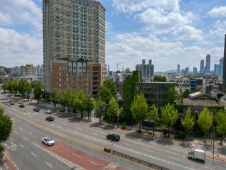 Hapjeong Square Suite 72 - 2