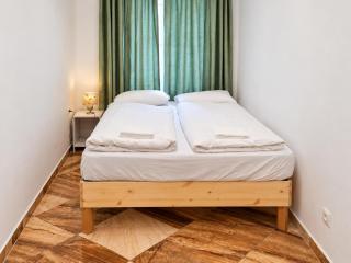 Well-Located 1BR & LR for Long-Stay Friendly - 0