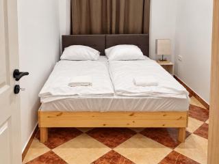 Bright 1-Bedroom Apartment with Spacious Living Room - 0