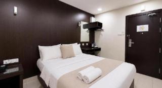 Cathay Hotel - 1