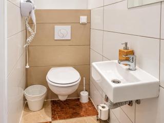 Central 1BR Apartment Perfect for Long Stays - 7