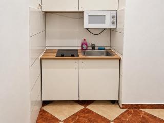 Central 1BR Apartment Perfect for Long Stays - 6