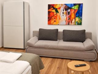 Central 1BR Apartment Perfect for Long Stays - 4
