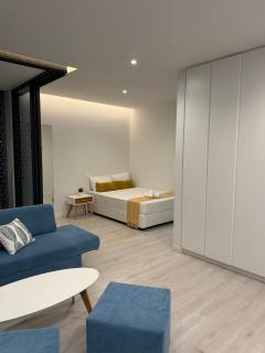 Studio 405 The Luxe Stay - 8