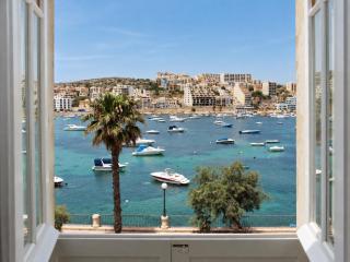 Blue Harbour 3 bedroom seafront apartment with large yard on the promenade - by Getawaysmalta - 9