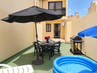 Blue Harbour 3 bedroom seafront apartment with large yard on the promenade - by Getawaysmalta - 8