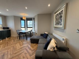Stylish 2BR Retreat - Central Portrush - Sleeps 6 - 9