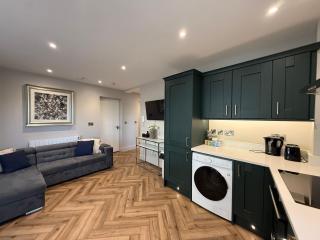 Stylish 2BR Retreat - Central Portrush - Sleeps 6 - 3