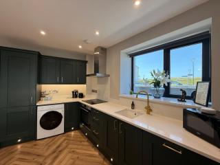 Stylish 2BR Retreat - Central Portrush - Sleeps 6 - 2
