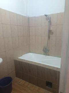 Chambre climatisée avec panneaux solaires et salle de bain privative - 2
