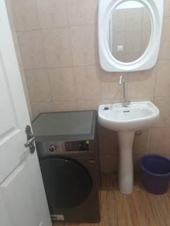 Chambre climatisée avec panneaux solaires et salle de bain privative - 1