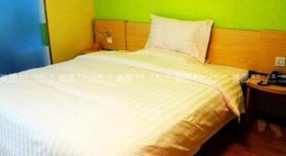 7 Days Inn Hami Baofeng Market - 1