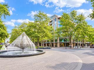 Dana-Spacious Private Room in Shared 2-Bedroom Apartment-1 - 1