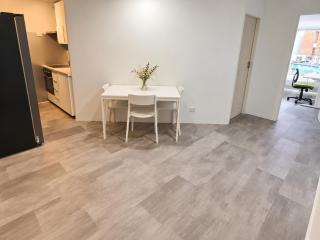 Dana-Spacious Private Room in Shared 2-Bedroom Apartment-1 - 8