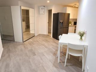 Dana-Spacious Private Room in Shared 2-Bedroom Apartment-1 - 7