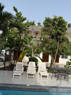 Queen Zee Garden Apartments - 7