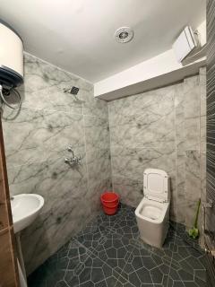 Luxe and Spacious 2BHK Mansarovar Hyatt & Iskcon - 5