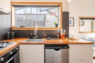 Cosy Home In Middle Park, Near Beach and City with Sauna - 6