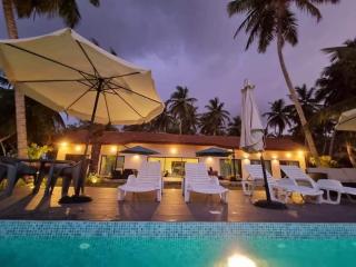 Stunning 3-Bedroom Oasis Villa with Pool and Beach - 0