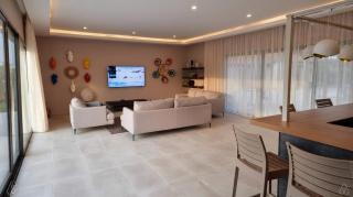Stunning 3-Bedroom Oasis Villa with Pool and Beach - 5