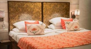 Mumbai Metro - The Executive Hotel - 1