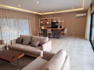 Stunning 3-Bedroom Oasis Villa with Pool and Beach - 1