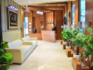 Hotel Signature Grand - 8