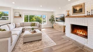 Vancouver 4BR - Games Fenced Yard & Deck - 6