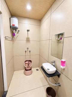 Shri Gopal Durga Dham Hotel And Restaurant - 1