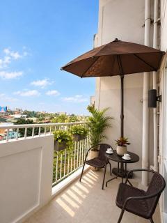 1BR Abreeza Corner with Pool View and Garden Balcony - 5