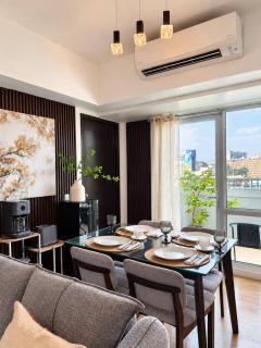 1BR Abreeza Corner with Pool View and Garden Balcony - 4