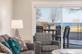 2BDR Lake View 1st Floor Condo steps to Beach 103E - 5