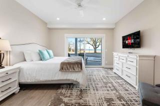 2BDR Lake View 1st Floor Condo steps to Beach 103E - 4