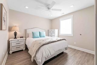 2BDR Lake View 1st Floor Condo steps to Beach 103E - 2