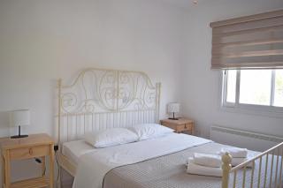 IRIS VILLAGE, NEAR KINGS AVENUE MALL - By NOMA STAYS Cyprus - 2