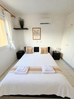 Iris Village Renovated 2BR Pool Apt Kato Paphos - 7