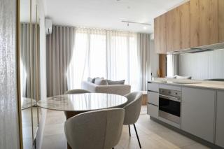 UHG - Ellipse Lula Exec Suite - 3
