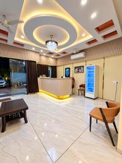 Shri Gopal Durga Dham Hotel And Restaurant - 1