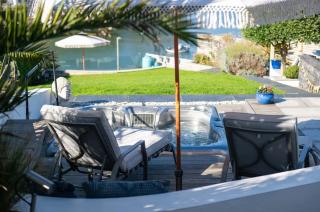 Luxurious one bedroom apartment with water views - 0