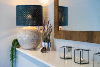 Luxurious one bedroom apartment with water views - 5