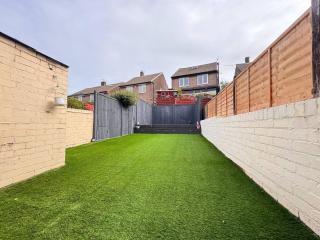 4 bedroom Home Free Parking Work and Weekends - 6
