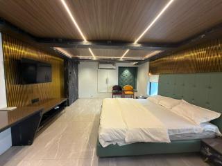 Time Headquarters Stay - 1