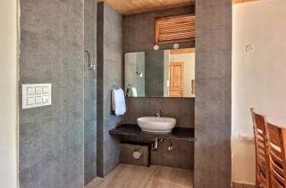 4Everstayz By Suryaa Bliss Most Premium Rooms With Free Parking & Wi-fi !!! Top Rated And Best Selling Hotel In Manali Mall Road - 4