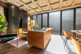 1021 Grand Noir Herastrau - 2